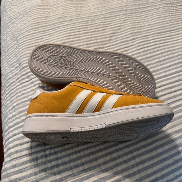 Adidas shoes - Picture 2 of 4